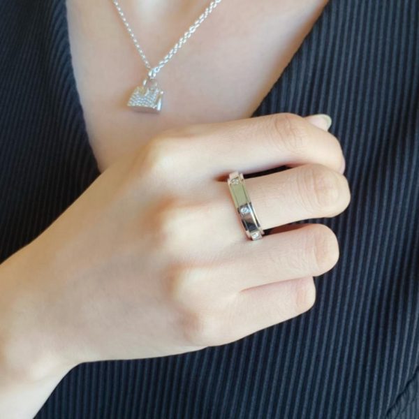 replica,repliche,fake,1:1,earrings,bracelet,ring,jewelry Anello girevole Piaget con sette diamanti