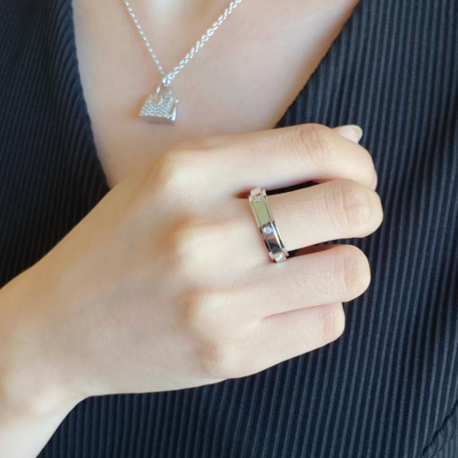 replica,repliche,fake,1:1,earrings,bracelet,ring,jewelry Anello girevole Piaget con sette diamanti