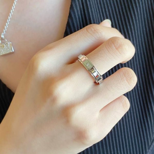replica,repliche,fake,1:1,earrings,bracelet,ring,jewelry Anello girevole solitario Piaget