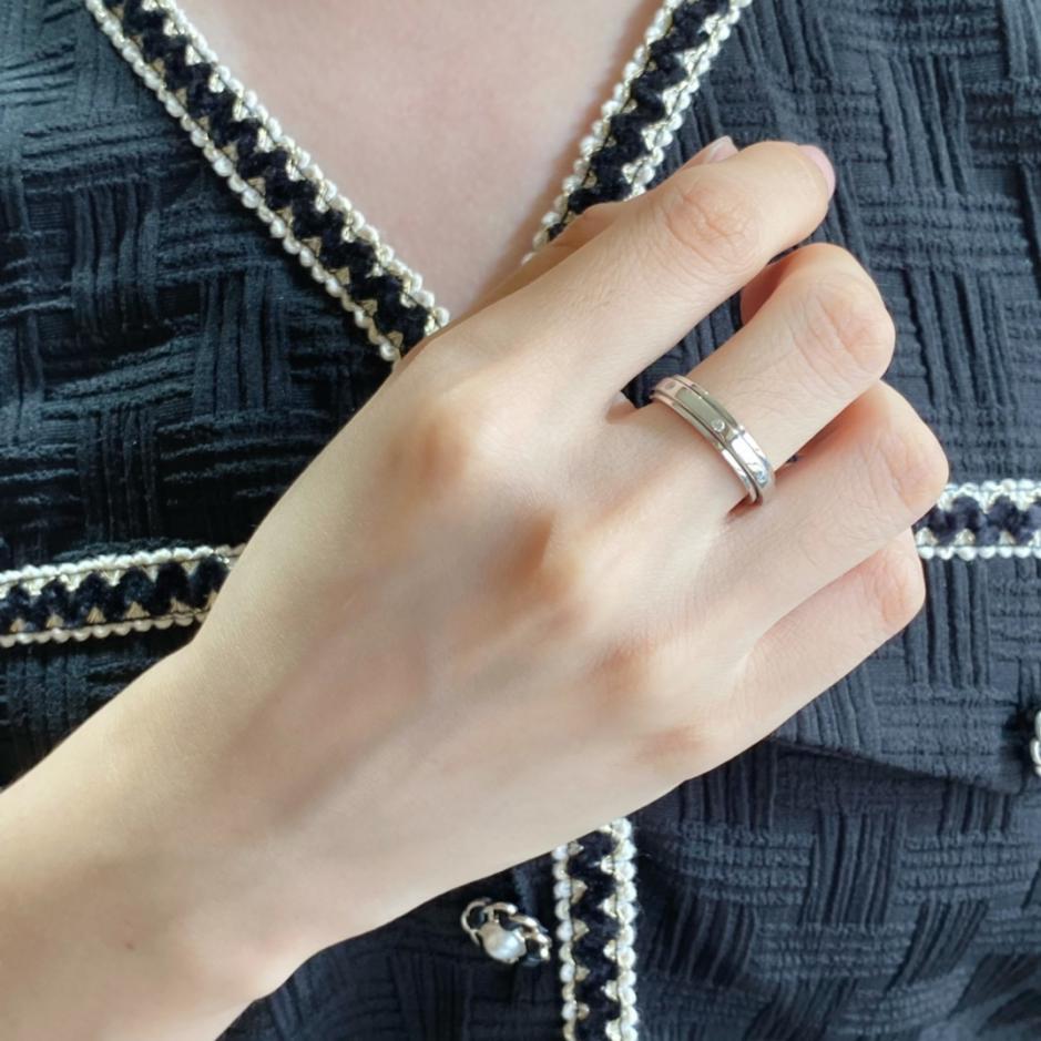 replica,repliche,fake,1:1,earrings,bracelet,ring,jewelry Anello girevole Piaget con sette diamanti