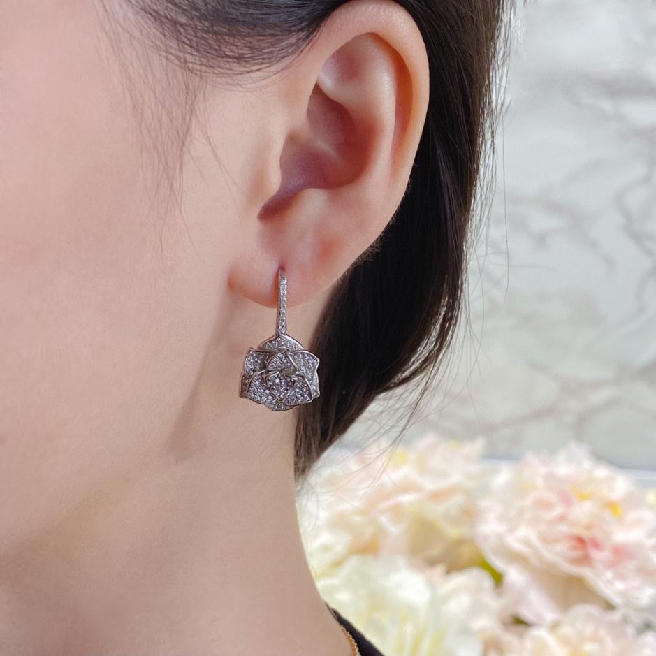 replica,repliche,fake,1:1,earrings,bracelet,ring,jewelry Ganci per le orecchie con rosa Piaget
