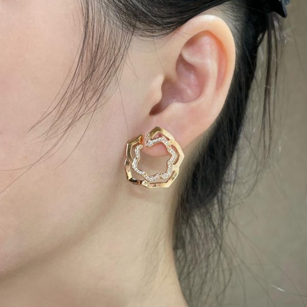 Orecchini Piaget a forma di rosa cava