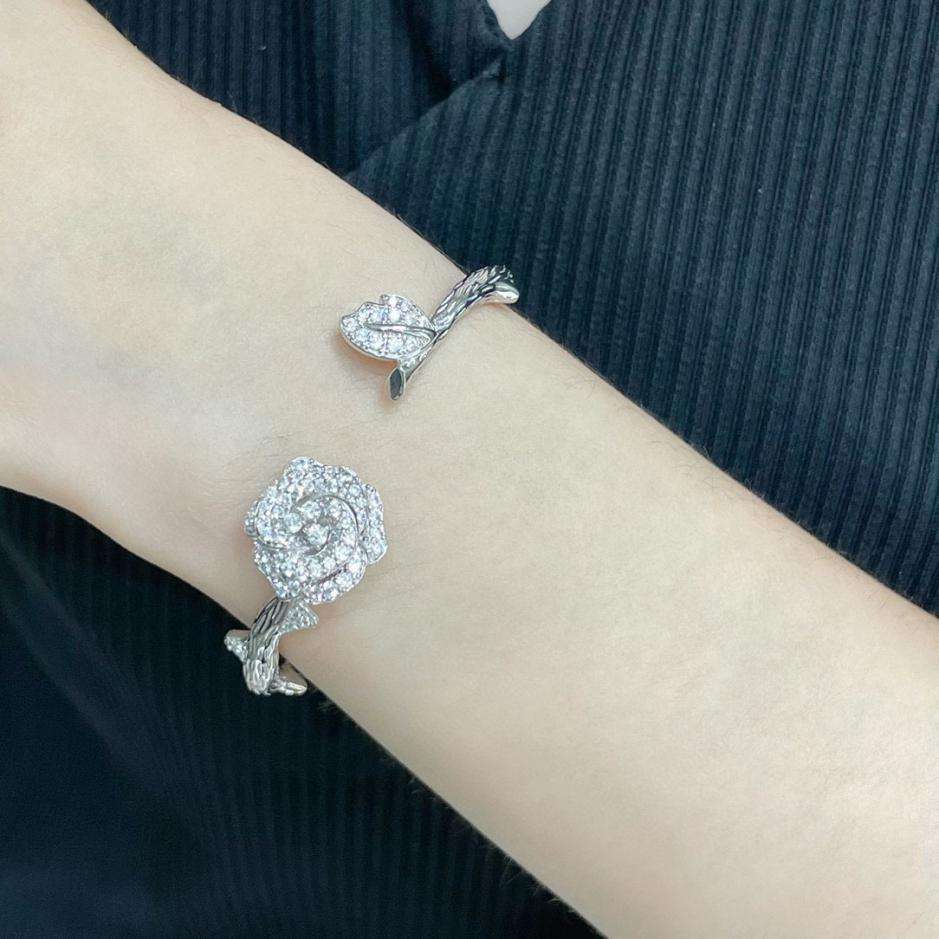 replica,repliche,fake,1:1,earrings,bracelet,ring,jewelry Bracciale aperto Piaget Rose replica,repliche,fake,1:1,earrings,bracelet,ring,jewelry Bracciale aperto Piaget Rose