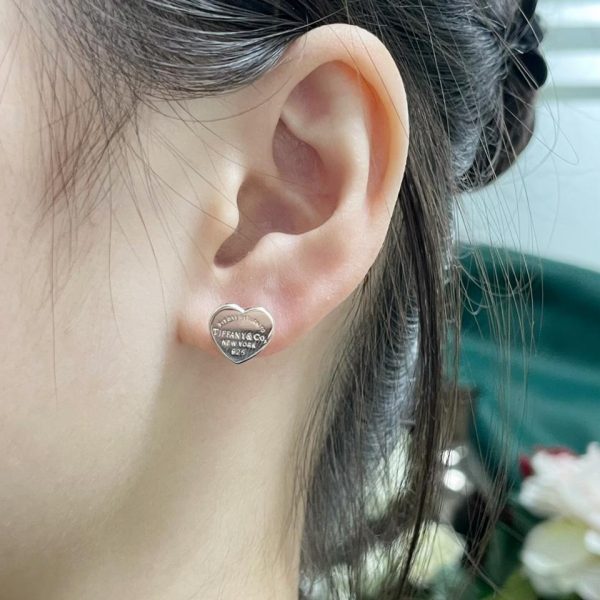 replica,repliche,fake,1:1,earrings,bracelet,ring,jewelry Orecchini a cuore in argento Tiffany semplici