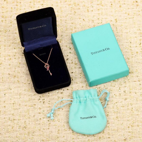 replica,repliche,fake,1:1,earrings,bracelet,ring,jewelry Collana chiave nuova Tiffany