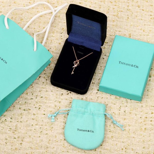replica,repliche,fake,1:1,earrings,bracelet,ring,jewelry Collana chiave nuova Tiffany