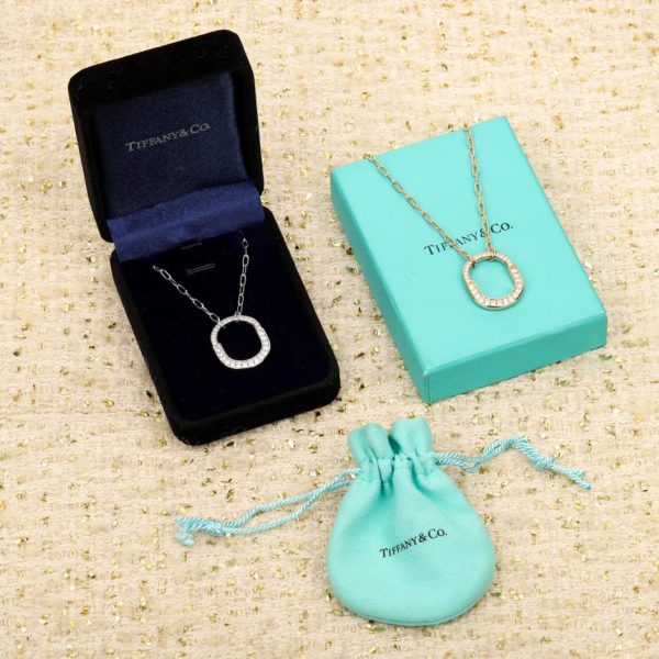 replica,repliche,fake,1:1,earrings,bracelet,ring,jewelry Collana con fibbia Tiffany