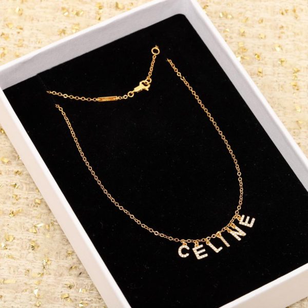 replica,repliche,fake,1:1,earrings,bracelet,ring,jewelry Collana con lettera Celine interamente in diamanti