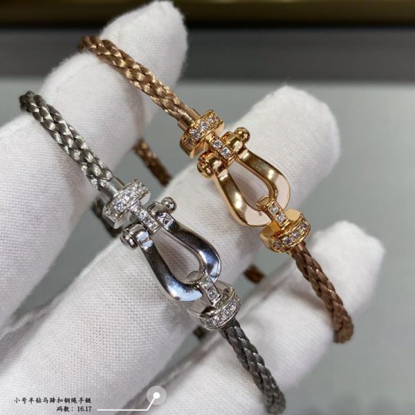 replica,repliche,fake,1:1,earrings,bracelet,ring,jewelry Bracciale Fred in cordino d’acciaio con chiusura a ferro di cavallo e mezzo diamante piccolo