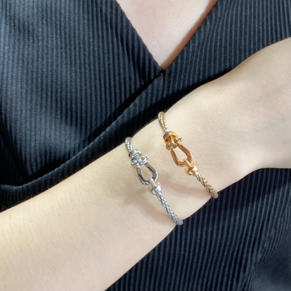 replica,repliche,fake,1:1,earrings,bracelet,ring,jewelry Bracciale Fred in corda d’acciaio piccola con fibbia a ferro di cavallo lucida