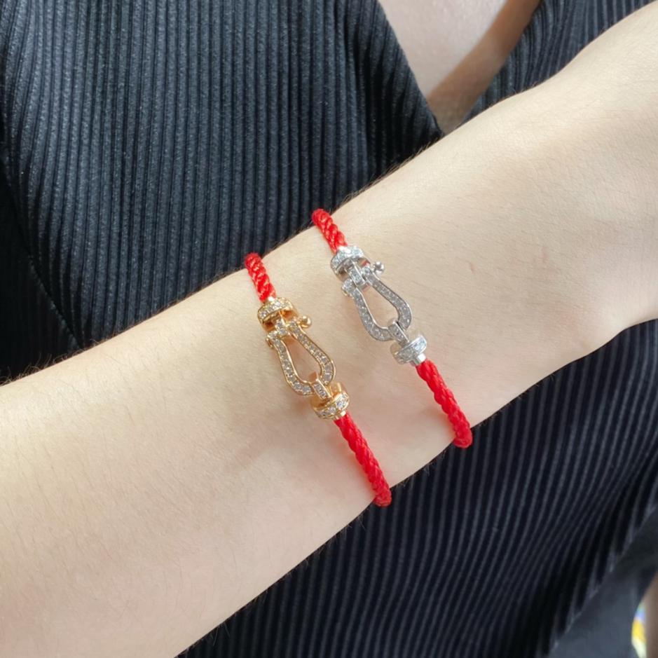 replica,repliche,fake,1:1,earrings,bracelet,ring,jewelry Bracciale Fred in corda rossa con piccola fibbia a ferro di cavallo piena di diamanti