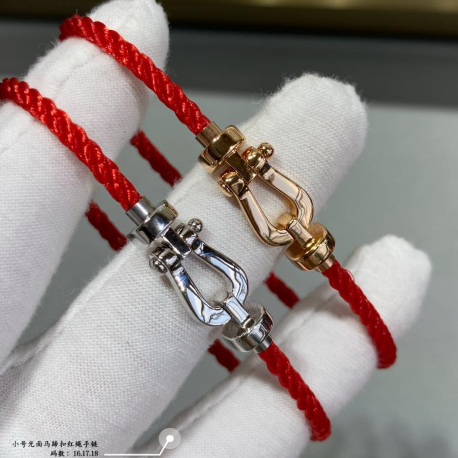 replica,repliche,fake,1:1,earrings,bracelet,ring,jewelry Fred piccolo braccialetto in corda rossa con fibbia a ferro di cavallo lucida