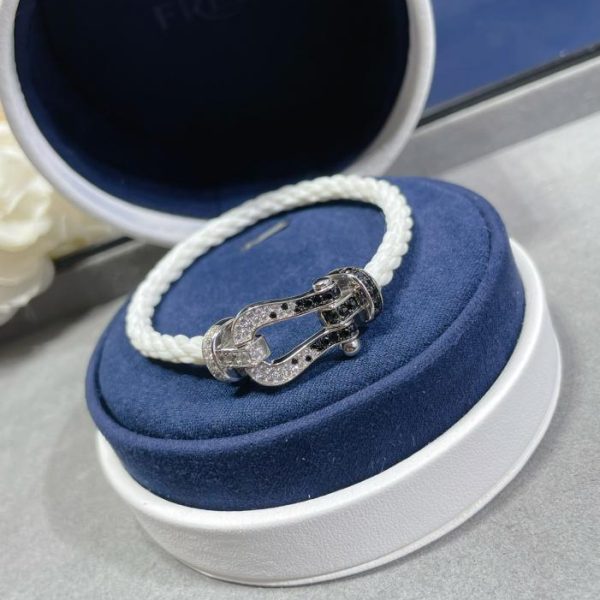 replica,repliche,fake,1:1,earrings,bracelet,ring,jewelry Fred grande braccialetto in corda bianca a ferro di cavallo con diamanti bianchi e neri