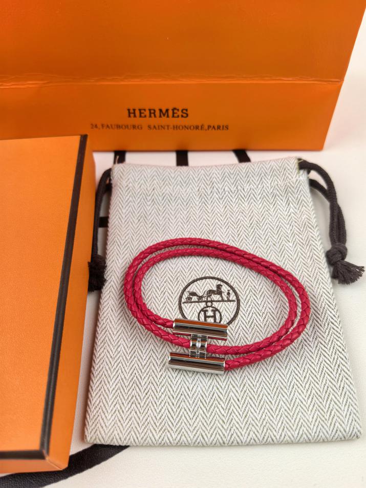 replica,repliche,fake,1:1,earrings,bracelet,ring,jewelry Bracciale Hermes in pelle H argento lucido con doppio cerchio e modello aggiornato replica,repliche,fake,1:1,earrings,bracelet,ring,jewelry Bracciale Hermes in pelle H argento lucido con doppio cerchio e modello aggiornato