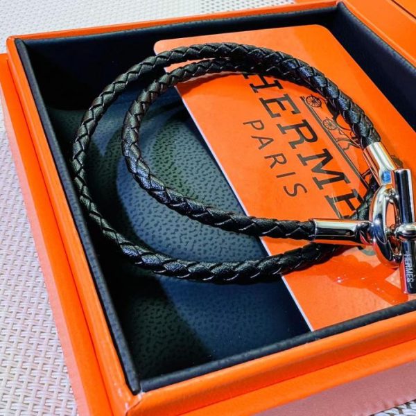 replica,repliche,fake,1:1,earrings,bracelet,ring,jewelry Nuovo braccialetto in pelle a doppio strato con fibbia a naso di maiale di Hermes