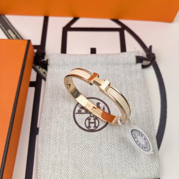 replica,repliche,fake,1:1,earrings,bracelet,ring,jewelry Versione aggiornata del classico braccialetto smaltato H di Hermes