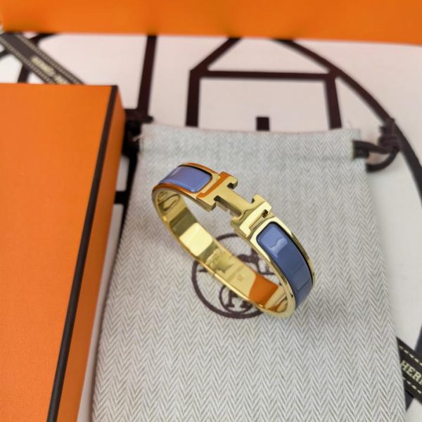 Versione aggiornata del classico braccialetto smaltato H di Hermes