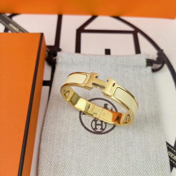 replica,repliche,fake,1:1,earrings,bracelet,ring,jewelry Versione aggiornata del classico braccialetto smaltato H di Hermes