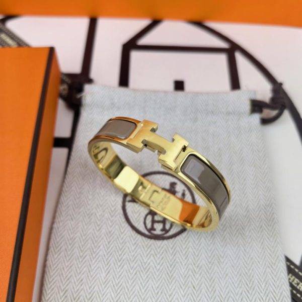 replica,repliche,fake,1:1,earrings,bracelet,ring,jewelry Versione aggiornata del classico braccialetto smaltato H di Hermes