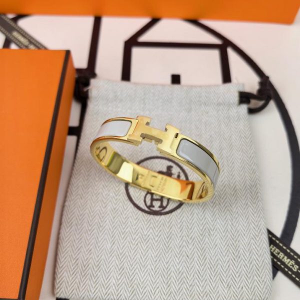 replica,repliche,fake,1:1,earrings,bracelet,ring,jewelry Versione aggiornata del classico braccialetto smaltato H di Hermes