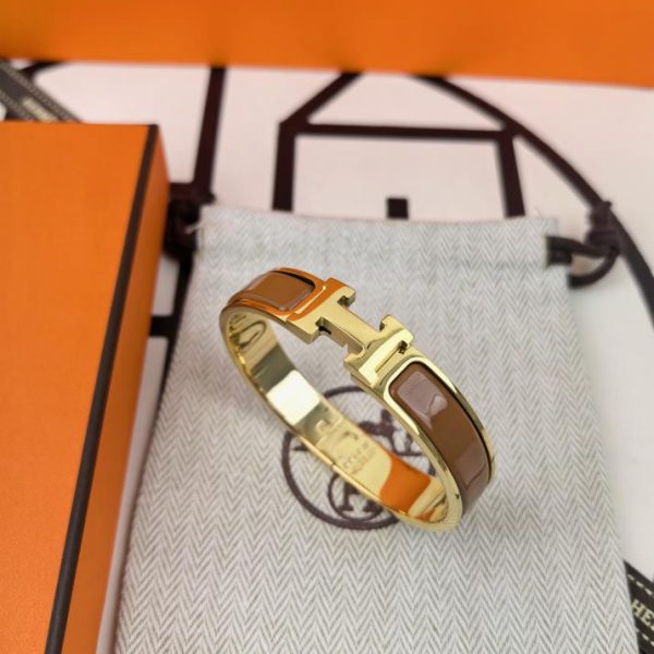 replica,repliche,fake,1:1,earrings,bracelet,ring,jewelry Versione aggiornata del classico braccialetto smaltato H di Hermes