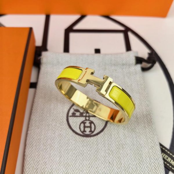 replica,repliche,fake,1:1,earrings,bracelet,ring,jewelry Versione aggiornata del classico braccialetto smaltato H di Hermes