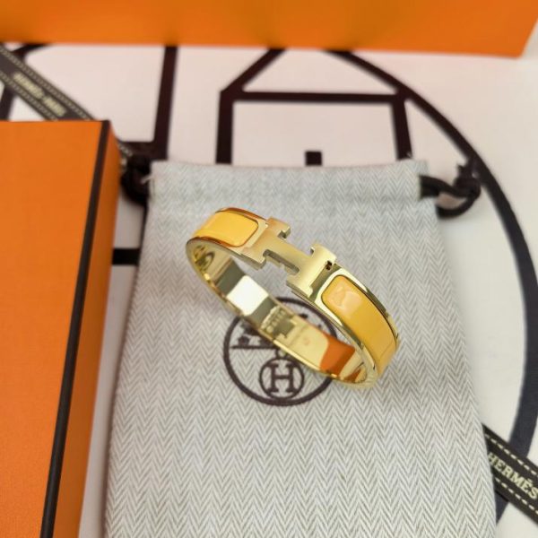 replica,repliche,fake,1:1,earrings,bracelet,ring,jewelry Versione aggiornata del classico braccialetto smaltato H di Hermes