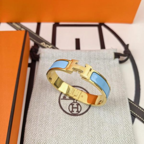 replica,repliche,fake,1:1,earrings,bracelet,ring,jewelry Versione aggiornata del classico braccialetto smaltato H di Hermes