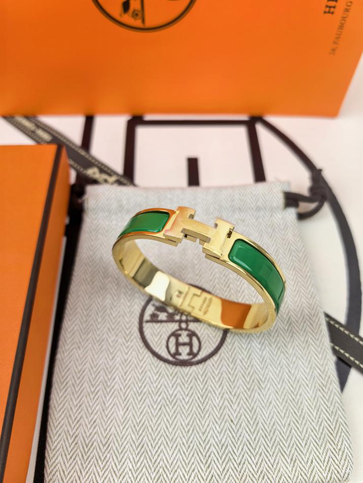 replica,repliche,fake,1:1,earrings,bracelet,ring,jewelry Versione aggiornata del classico braccialetto smaltato H di Hermes replica,repliche,fake,1:1,earrings,bracelet,ring,jewelry Versione aggiornata del classico braccialetto smaltato H di Hermes