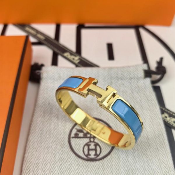 replica,repliche,fake,1:1,earrings,bracelet,ring,jewelry Versione aggiornata del classico braccialetto smaltato H di Hermes
