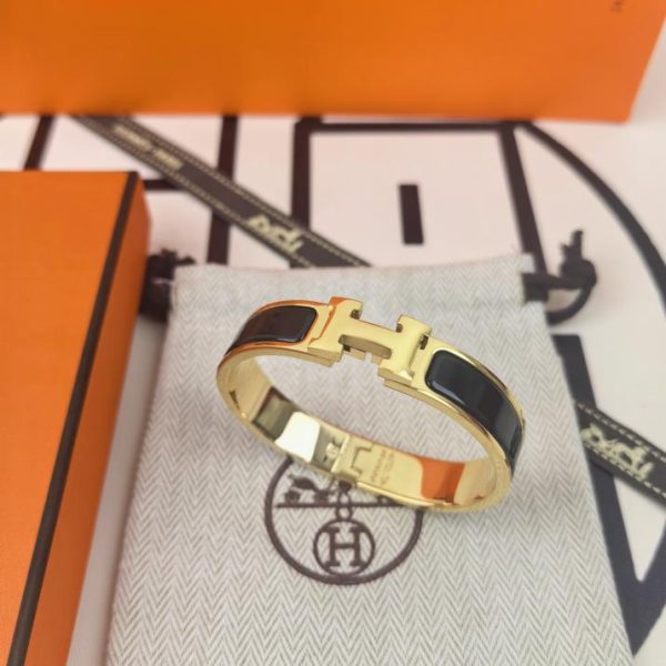 replica,repliche,fake,1:1,earrings,bracelet,ring,jewelry Versione aggiornata del classico braccialetto smaltato H di Hermes