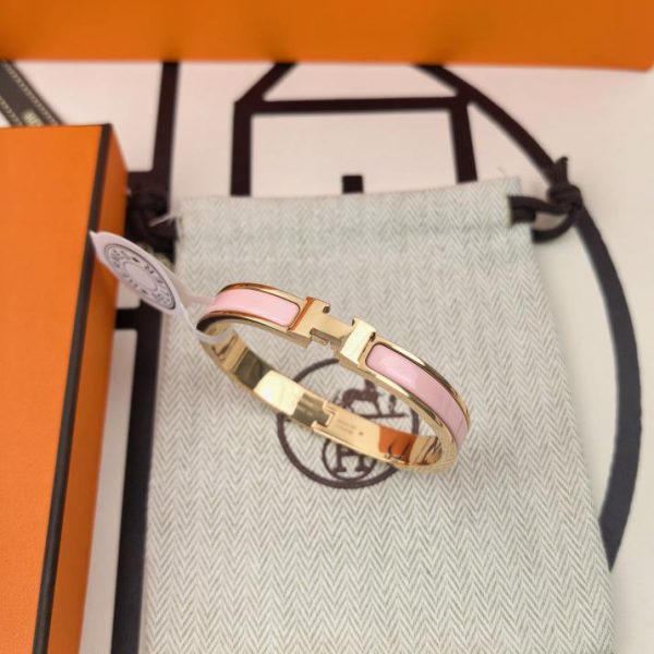 replica,repliche,fake,1:1,earrings,bracelet,ring,jewelry Versione aggiornata del classico braccialetto smaltato H di Hermes