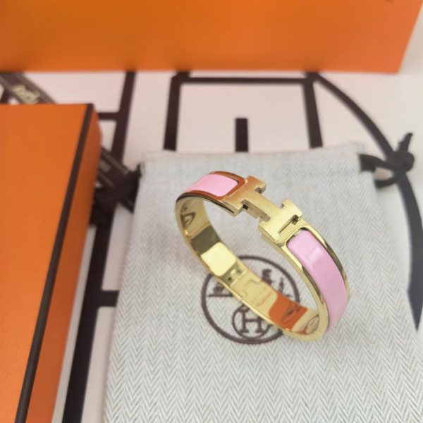 replica,repliche,fake,1:1,earrings,bracelet,ring,jewelry Versione aggiornata del classico braccialetto smaltato H di Hermes