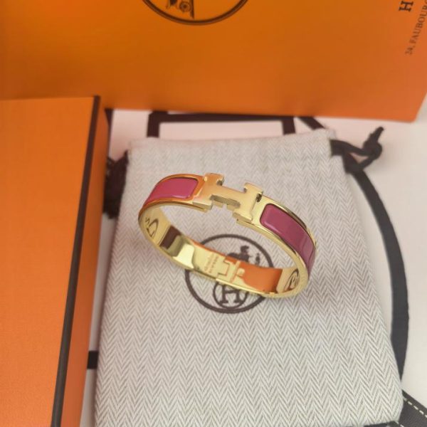 replica,repliche,fake,1:1,earrings,bracelet,ring,jewelry Versione aggiornata del classico braccialetto smaltato H di Hermes
