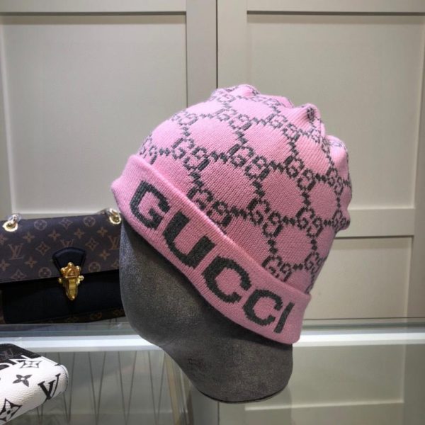 L'ultimo cappello lavorato a maglia in misto lana di GUCCI, unisex