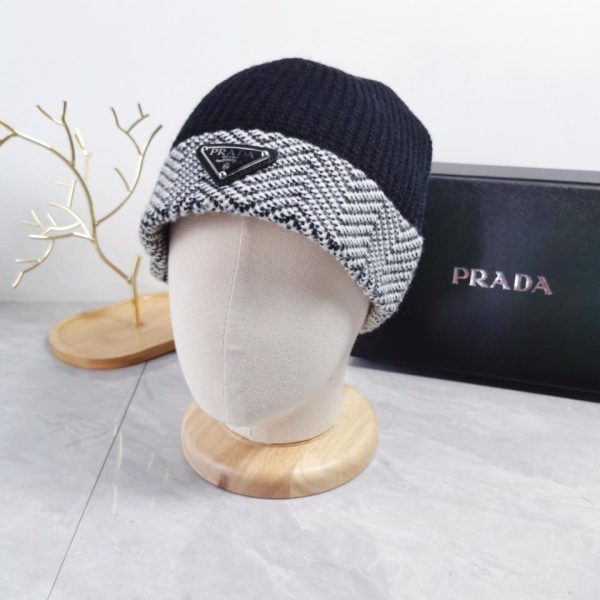 replica,repliche,fake,1:1,earrings,bracelet,ring,jewelry Cappello di protezione per le orecchie lavorato a maglia Prada di alta qualit脿 nella versione autunnale e invernale