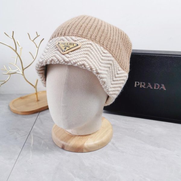 replica,repliche,fake,1:1,earrings,bracelet,ring,jewelry Cappello di protezione per le orecchie lavorato a maglia Prada di alta qualit脿 nella versione autunnale e invernale
