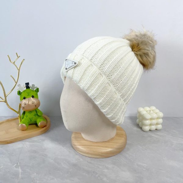 replica,repliche,fake,1:1,earrings,bracelet,ring,jewelry Ultimo cappello lavorato a maglia di lana di Prada