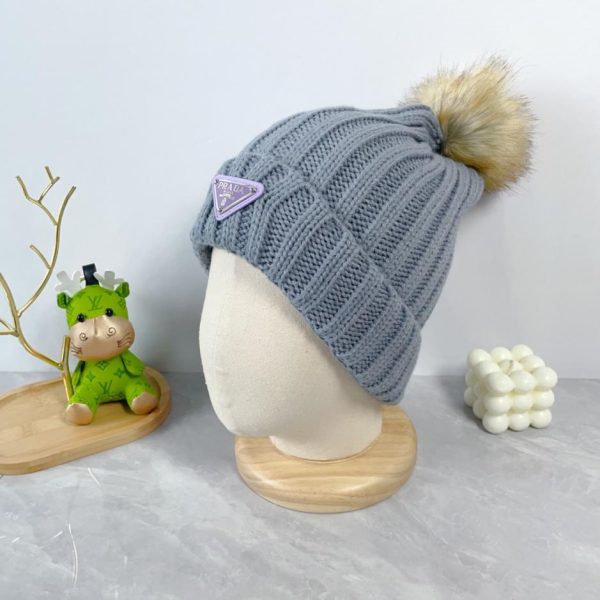 replica,repliche,fake,1:1,earrings,bracelet,ring,jewelry Ultimo cappello lavorato a maglia di lana di Prada