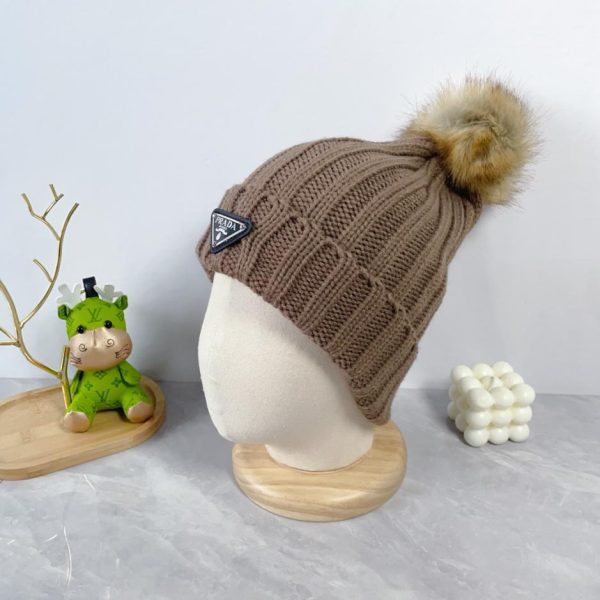 replica,repliche,fake,1:1,earrings,bracelet,ring,jewelry Ultimo cappello lavorato a maglia di lana di Prada