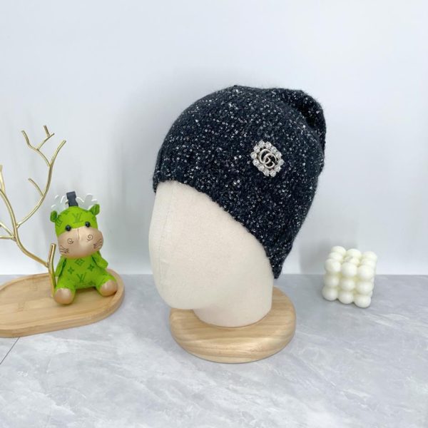 replica,repliche,fake,1:1,earrings,bracelet,ring,jewelry Cappello GUCCI in maglia con logo ricamato in paillettes