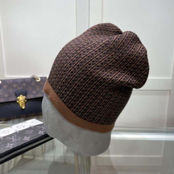 replica,repliche,fake,1:1,earrings,bracelet,ring,jewelry Cappello in maglia Fendi per uomo e donna