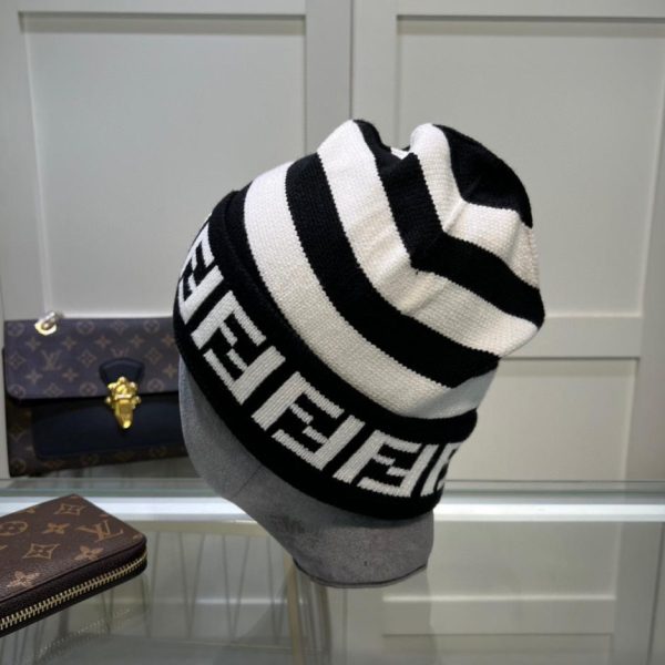 replica,repliche,fake,1:1,earrings,bracelet,ring,jewelry Cappello in maglia Fendi per uomo e donna