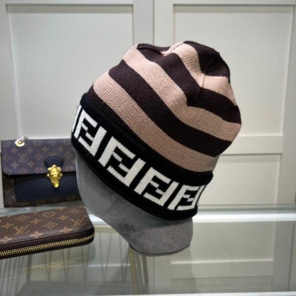 replica,repliche,fake,1:1,earrings,bracelet,ring,jewelry Cappello in maglia Fendi per uomo e donna