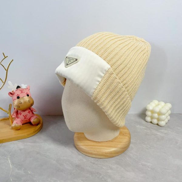 replica,repliche,fake,1:1,earrings,bracelet,ring,jewelry Cappello Prada lavorato a maglia per l’autunno e l’inverno