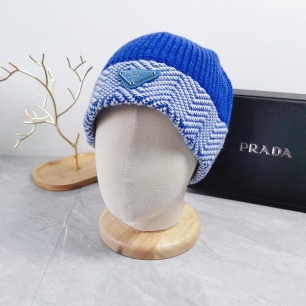 replica,repliche,fake,1:1,earrings,bracelet,ring,jewelry Cappello di protezione per le orecchie lavorato a maglia Prada di alta qualit脿 nella versione autunnale e invernale