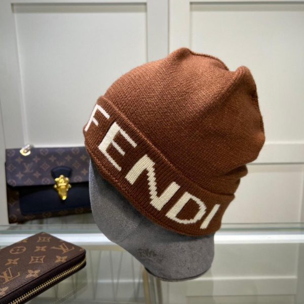 replica,repliche,fake,1:1,earrings,bracelet,ring,jewelry Cappello in maglia Fendi per uomo e donna