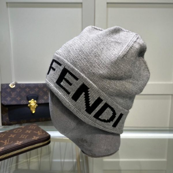 replica,repliche,fake,1:1,earrings,bracelet,ring,jewelry Cappello in maglia Fendi per uomo e donna