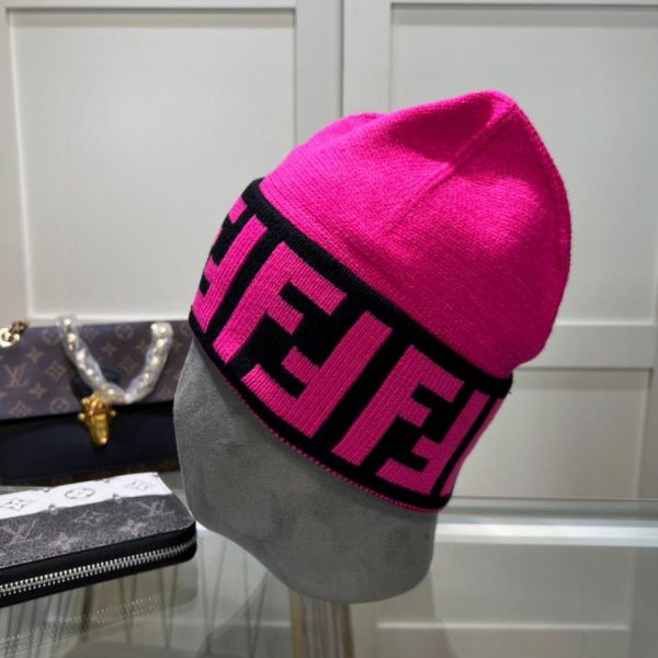 replica,repliche,fake,1:1,earrings,bracelet,ring,jewelry Cappello in maglia Fendi per uomo e donna
