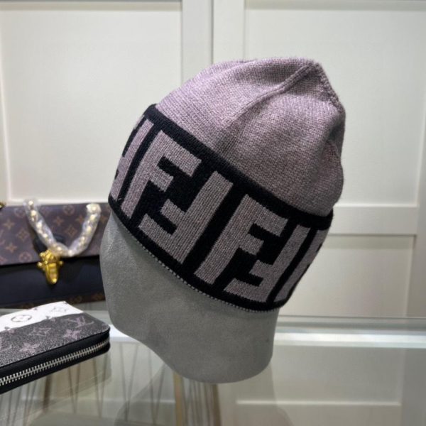 replica,repliche,fake,1:1,earrings,bracelet,ring,jewelry Cappello in maglia Fendi per uomo e donna
